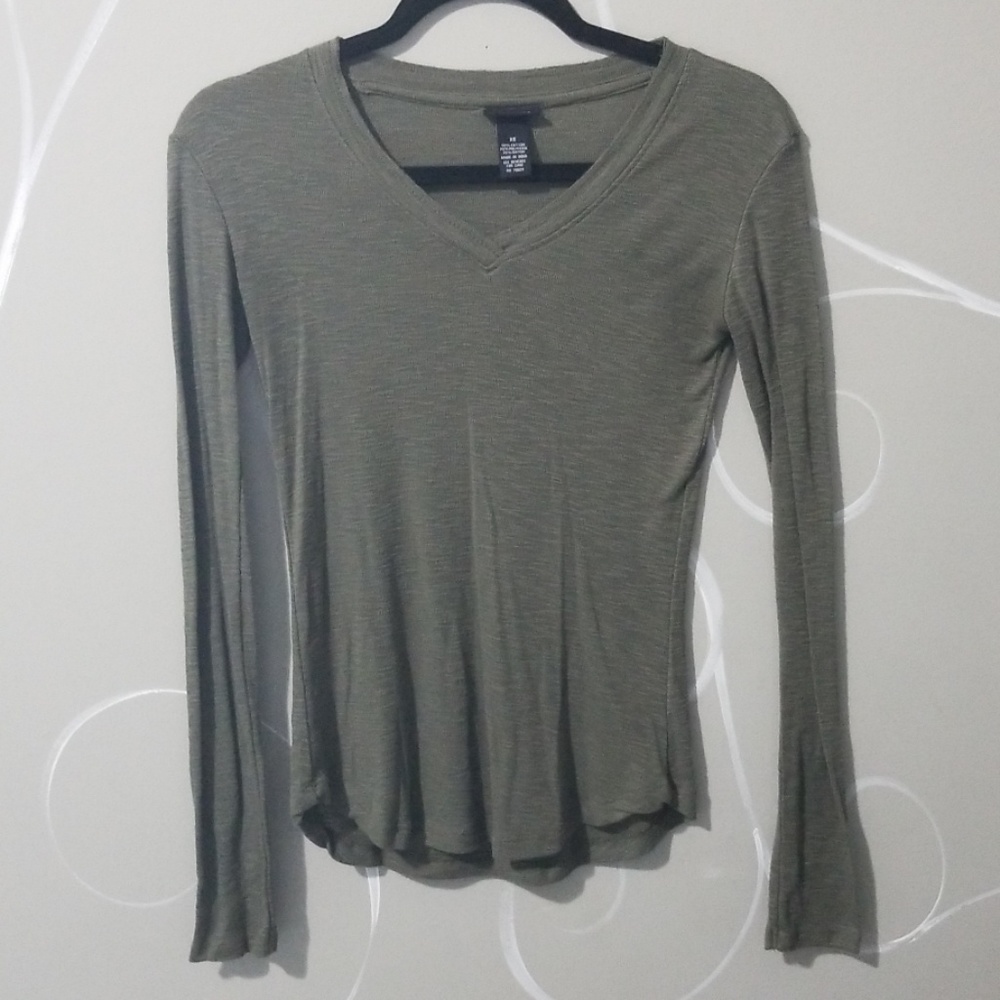 Green long sleeved tee